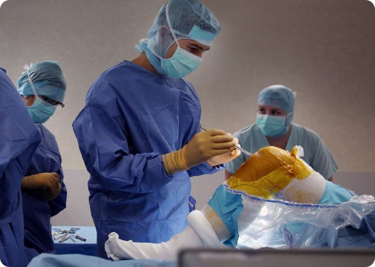 Thomas Le Carrou présente le métier de chirurgien orthopédiste