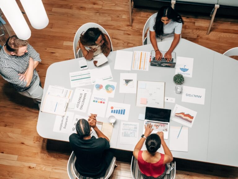 Qui fait appel aux agences de communication ?